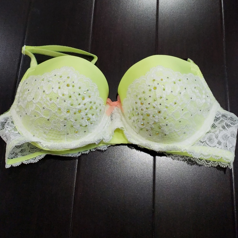 Brand New Victoria Secret Bra 34 B
